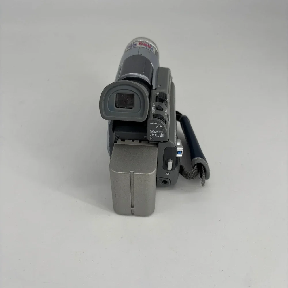 VTG JVC Digital Video Camera GR-D70U MiniDV Camcorder Bundle Y2K *FOR PARTS ONLY